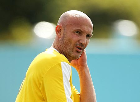 Frank Leboeuf: Drogba musí byť predaný na záchranu Torresa