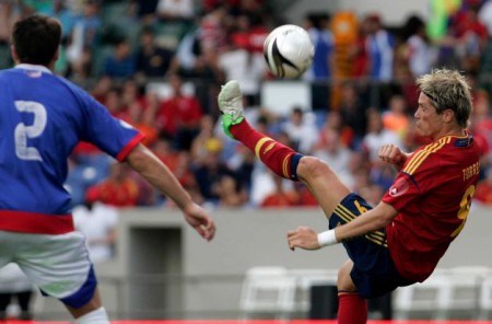 Španieli si povinnú jazdu splnili, ale exhibícia s toho nebola